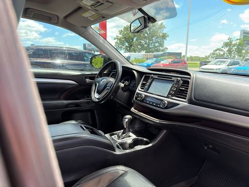 Used 2015 Toyota Highlander XLE FWD image 44