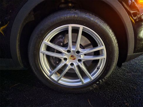 Used 2022 Porsche Cayenne image 9