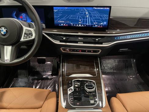 Used 2026 BMW X7 xDrive40i w/ M Sport Package AWD/4WD image 17