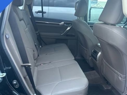 Used 2019 Lexus GX 460 image 18