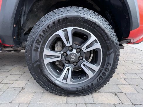 Used 2017 Toyota Tacoma TRD Off-Road w/ Tow Package (A/T) AWD/4WD image 24