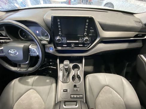 Used 2022 Toyota Highlander Bronze Edition AWD/4WD image 23