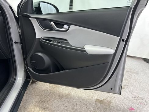 Used 2023 Hyundai Kona Limited image 21