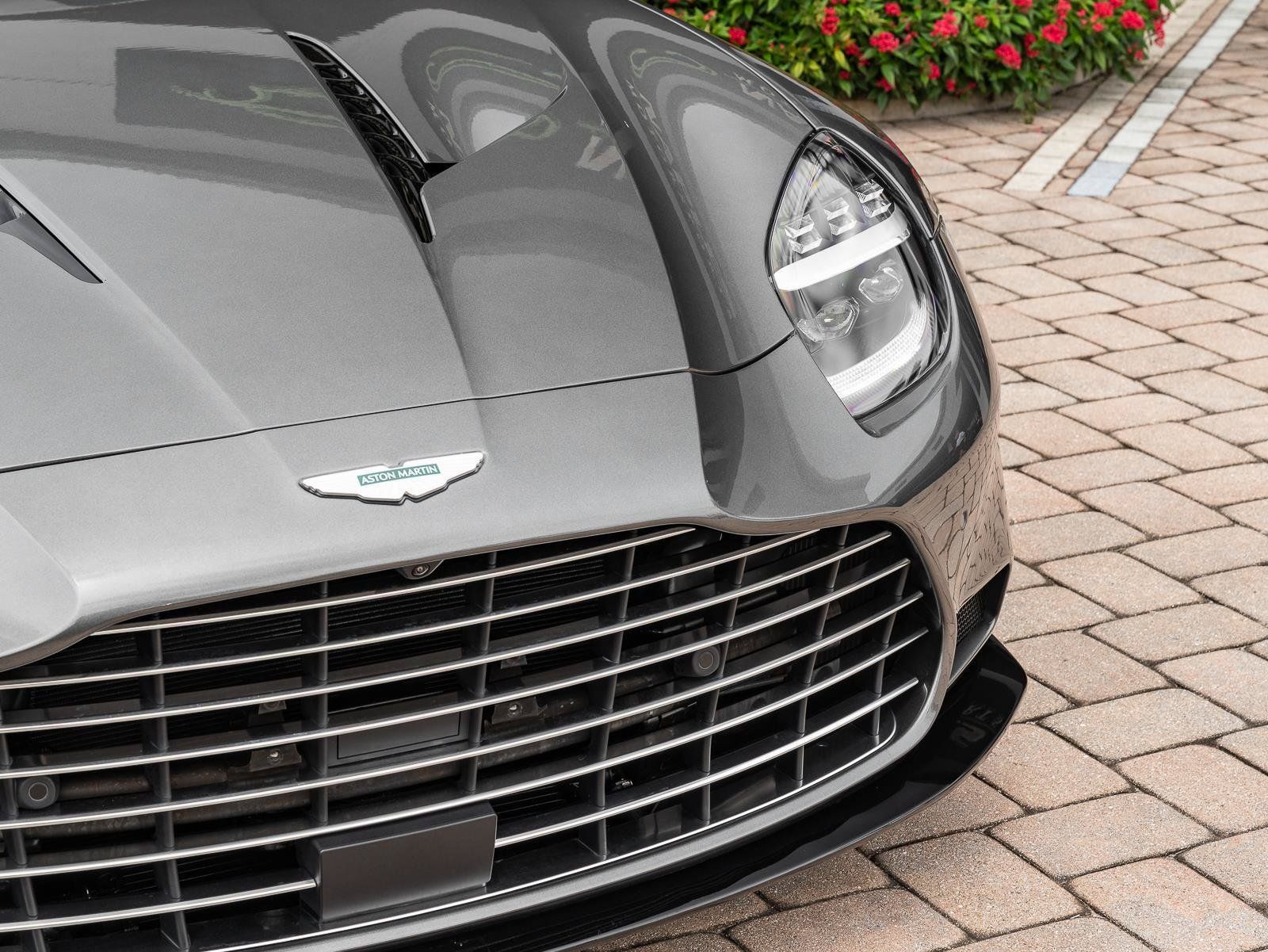 Used 2025 Aston Martin Vanquish RWD image 11