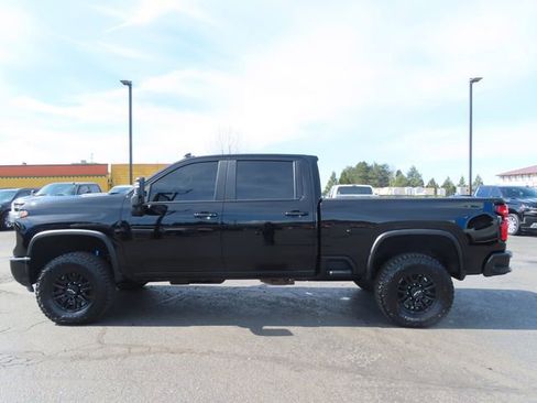 Used 2024 Chevrolet Silverado 2500 ZR2 w/ Technology Package AWD/4WD image 4