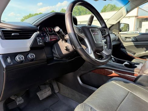 Used 2015 GMC Yukon XL SLT w/ Open Road Package AWD/4WD image 17