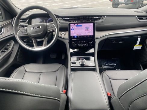 New 2025 Jeep Grand Cherokee L Limited w/ Luxury Tech Group II image 36