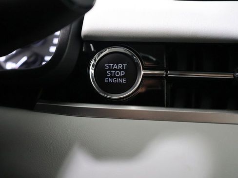 New 2025 Mitsubishi Outlander SE image 40