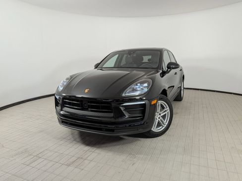 Certified 2025 Porsche Macan AWD/4WD image 1