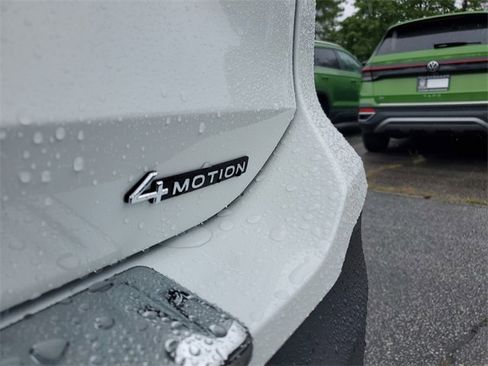 New 2025 Volkswagen Tiguan SE image 7