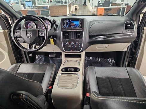 Used 2018 Dodge Grand Caravan SXT image 9