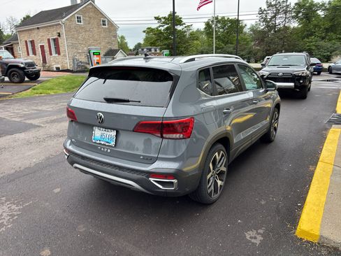 Used 2023 Volkswagen Taos SEL image 4