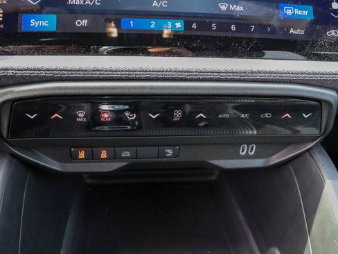 New 2026 Jeep Cherokee Laredo AWD/4WD image 21