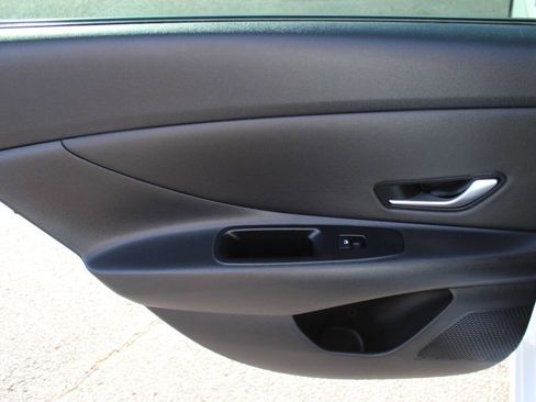 Used 2024 Hyundai Elantra SEL w/ Convenience Package image 15