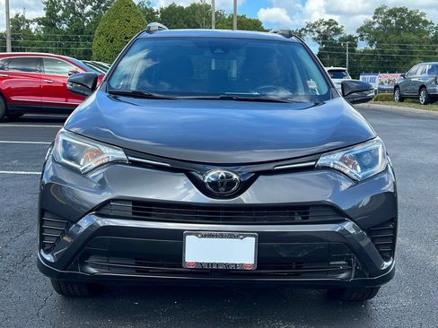 Used 2018 Toyota RAV4 LE FWD image 8