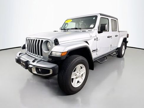 Used 2022 Jeep Gladiator Sport AWD/4WD image 3
