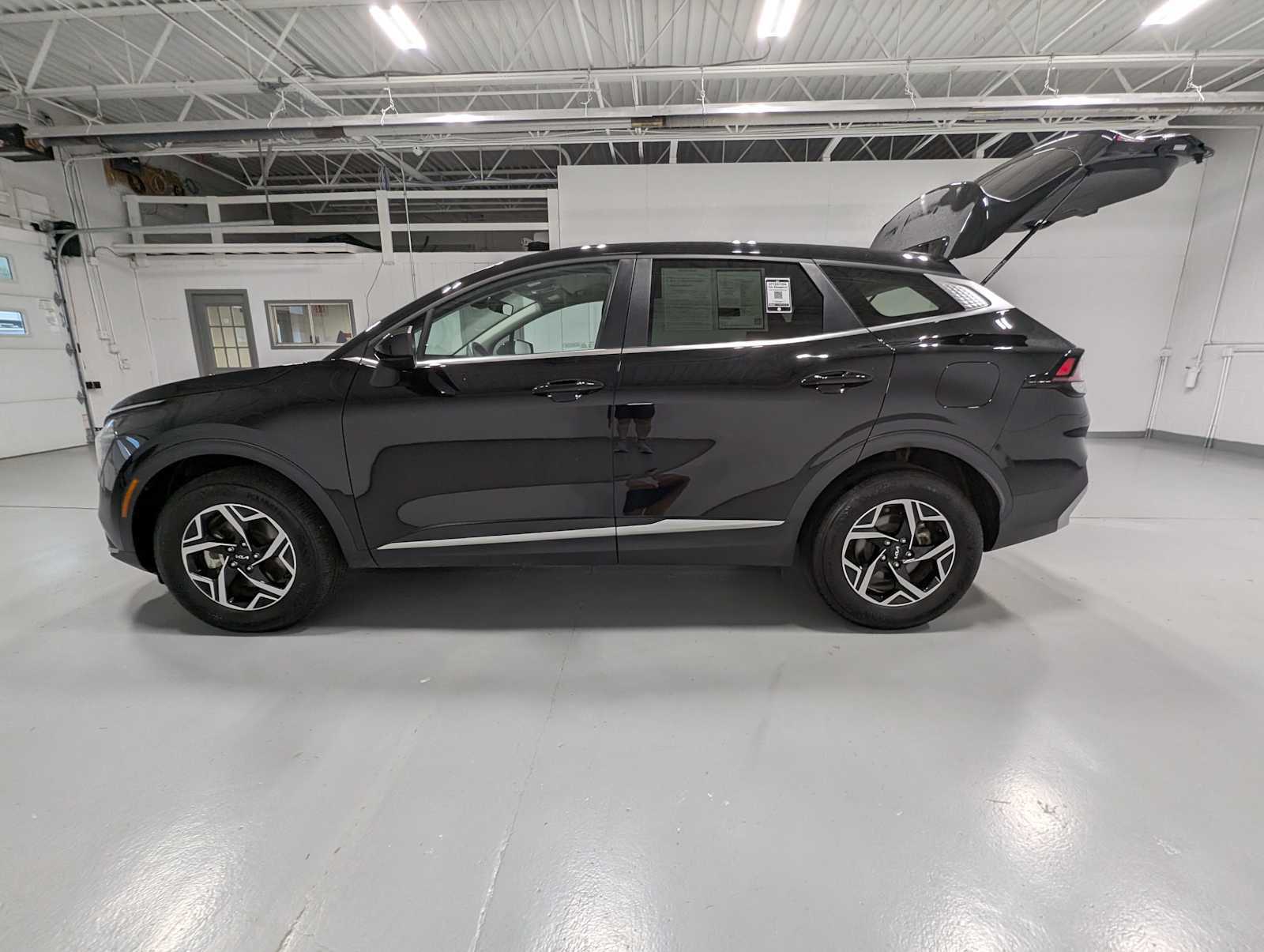 Certified 2025 Kia Sportage LX AWD/4WD image 12