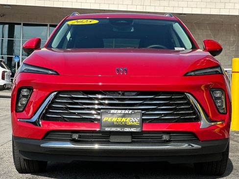 Used 2025 Buick Envision Preferred image 9