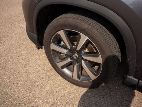 Used 2025 Honda Pilot Elite image 12