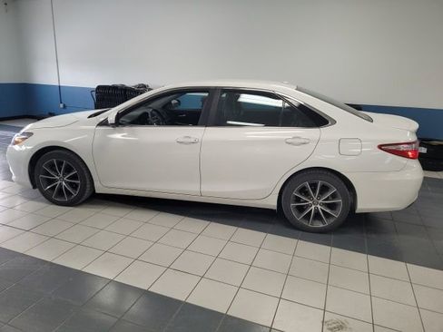 Used 2017 Toyota Camry XSE image 3