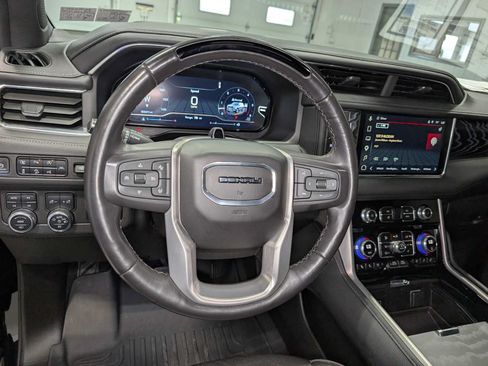 Used 2023 GMC Yukon XL Denali w/ Denali Reserve Package AWD/4WD image 31