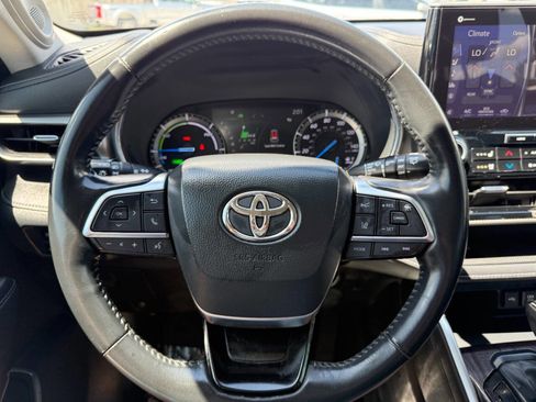 Used 2021 Toyota Highlander Platinum image 30