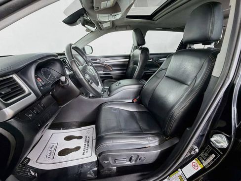 Used 2019 Toyota Highlander XLE AWD/4WD image 21
