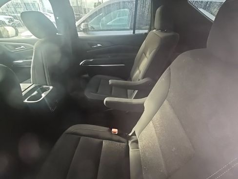 Used 2024 Chevrolet Traverse LT image 5