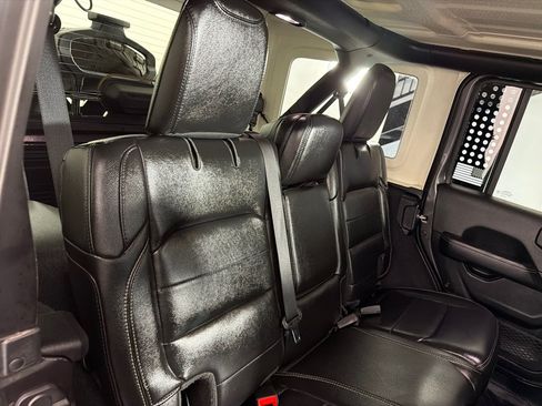 Used 2020 Jeep Wrangler Unlimited Sahara AWD/4WD image 23