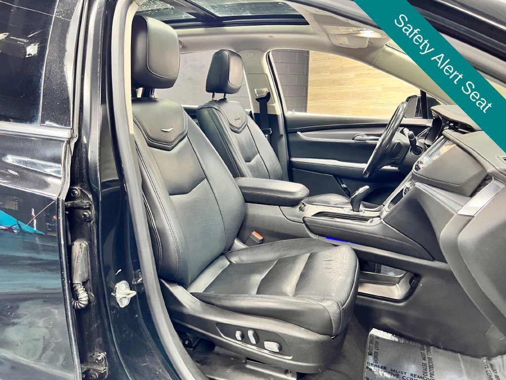 Used 2017 Cadillac XT5 Luxury w/ Driver Awareness Package FWD image 8