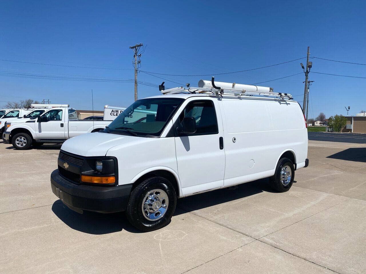 Used 2013 Chevrolet Express 2500 RWD image 2