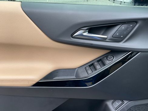 Used 2025 Chevrolet Equinox ACTIV w/ Convenience Package III image 29