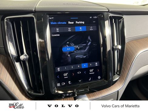 Used 2023 Volvo XC60 B5 Ultimate w/ Climate Package image 17