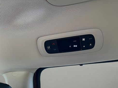 Used 2020 Chrysler Pacifica Touring-L Plus w/ Advanced Safetytec Group FWD image 29