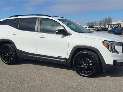 Used 2023 GMC Terrain SLE w/ Elevation Edition image 2