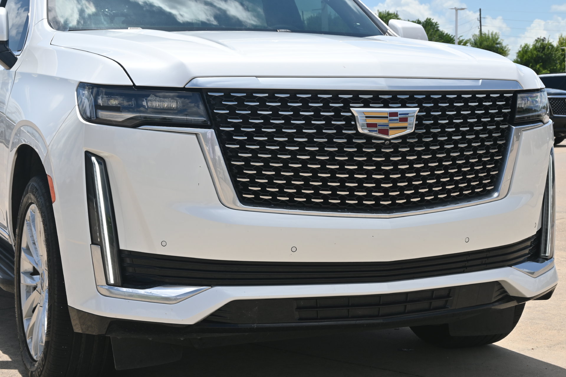 Used 2023 Cadillac Escalade Luxury w/ LPO, Floor Liner Package RWD image 28