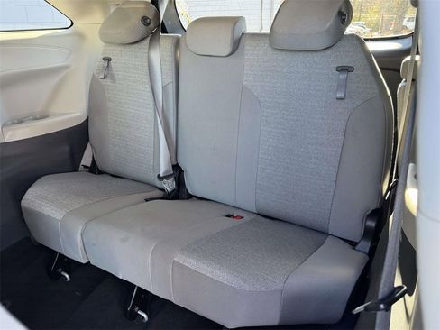Used 2024 Toyota Sienna LE image 16