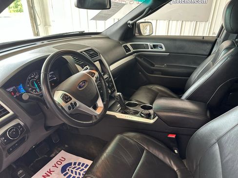 Used 2014 Ford Explorer XLT w/ Equipment Group 202A AWD/4WD image 9