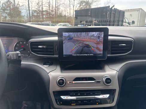 Used 2022 Ford Explorer XLT w/ Equipment Group 202A image 18