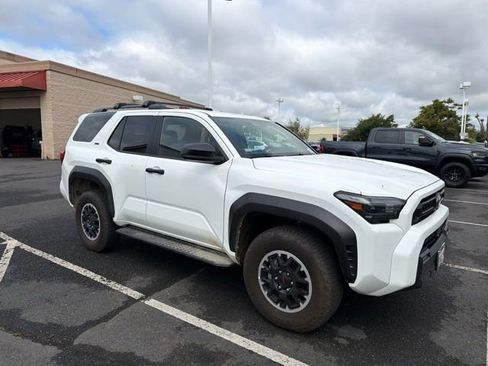Used 2025 Toyota 4Runner SR5 AWD/4WD image 2