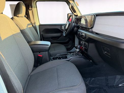 Used 2024 Jeep Wrangler Unlimited image 15