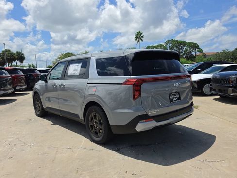 New 2027 Kia Carnival LX FWD image 6