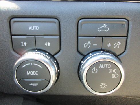 New 2026 GMC Sierra 1500 SLE image 17