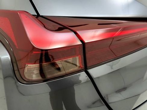 Used 2025 Lexus UX 300h FWD image 27