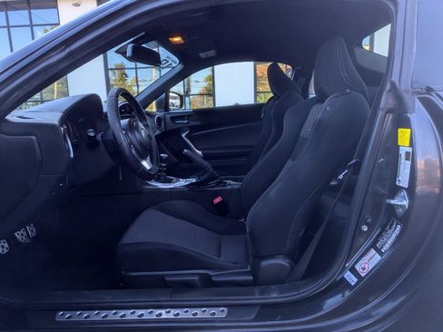Used 2019 Toyota 86 RWD image 12