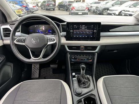 Used 2025 Volkswagen Taos SE w/ Panoramic Sunroof Package AWD/4WD image 13