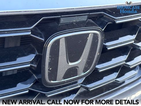 Used 2025 Honda Pilot Touring image 9