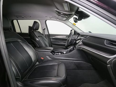 Used 2023 Jeep Grand Cherokee L Limited w/ Black Appearance Package AWD/4WD image 18