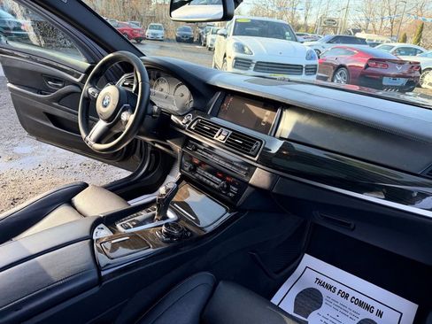 Used 2016 BMW 550i xDrive Sedan image 25
