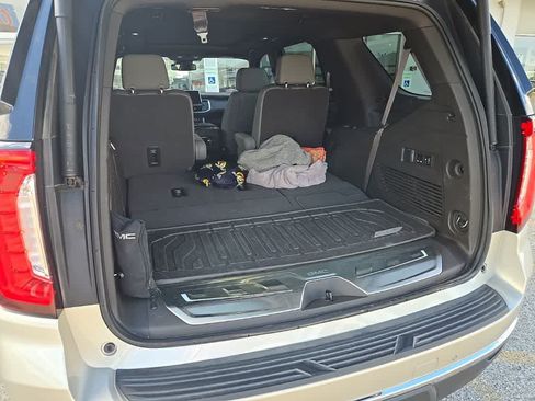Used 2023 GMC Yukon SLT w/ SLT Premium Package RWD image 5